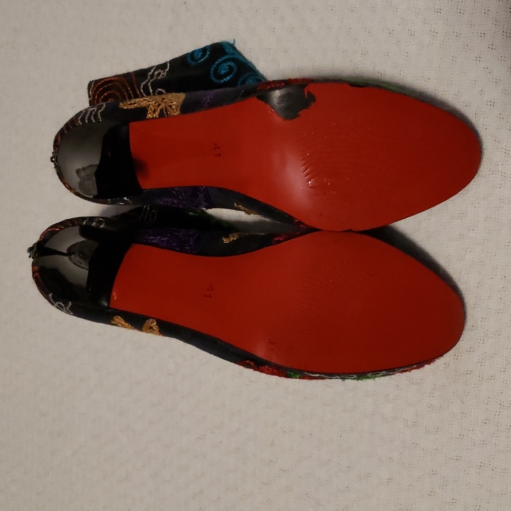 Hand embroidered Scarlet funky platform booties - Picture 7 of 8